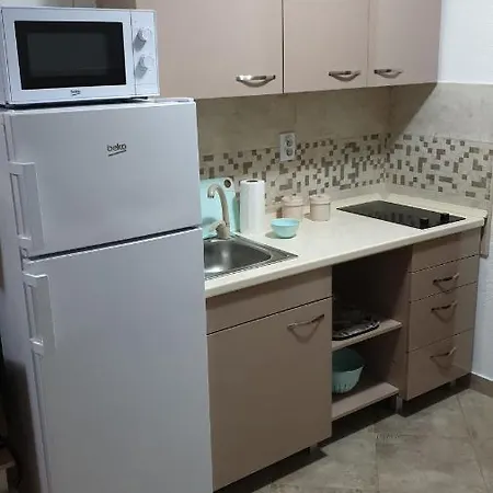 In Center * קומאנובו